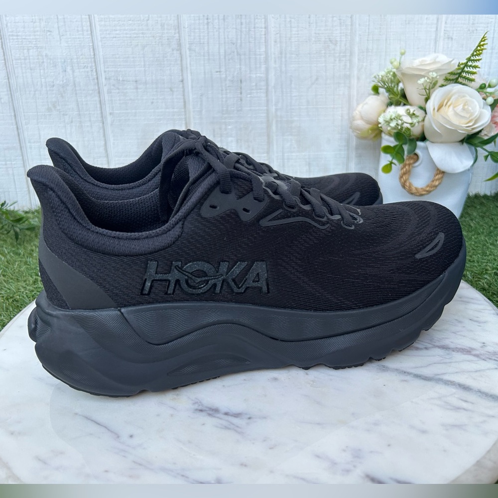 HOKA Arahi 8 women 
Best seller NEW Sz 8.5 D
COLOR: Black / Black - Picture 8 of 16